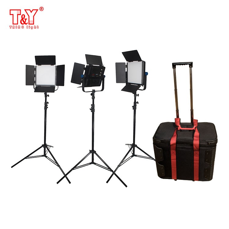 Portable 40W LED lights and stands kit with carrying case