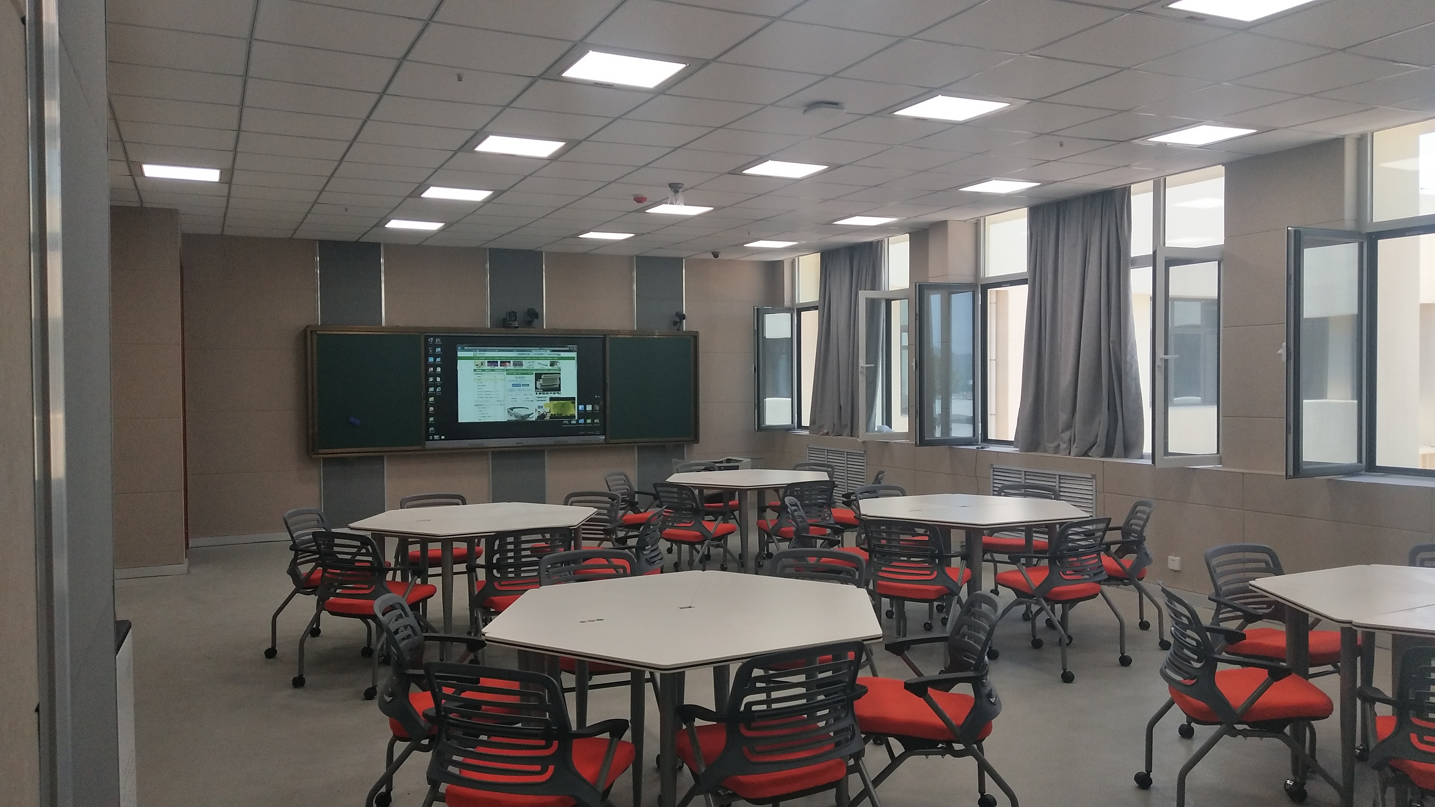 Smart classroom Lighting and Acoustic De